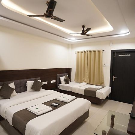 Hotel Dev Kripa 우자인 외부 사진