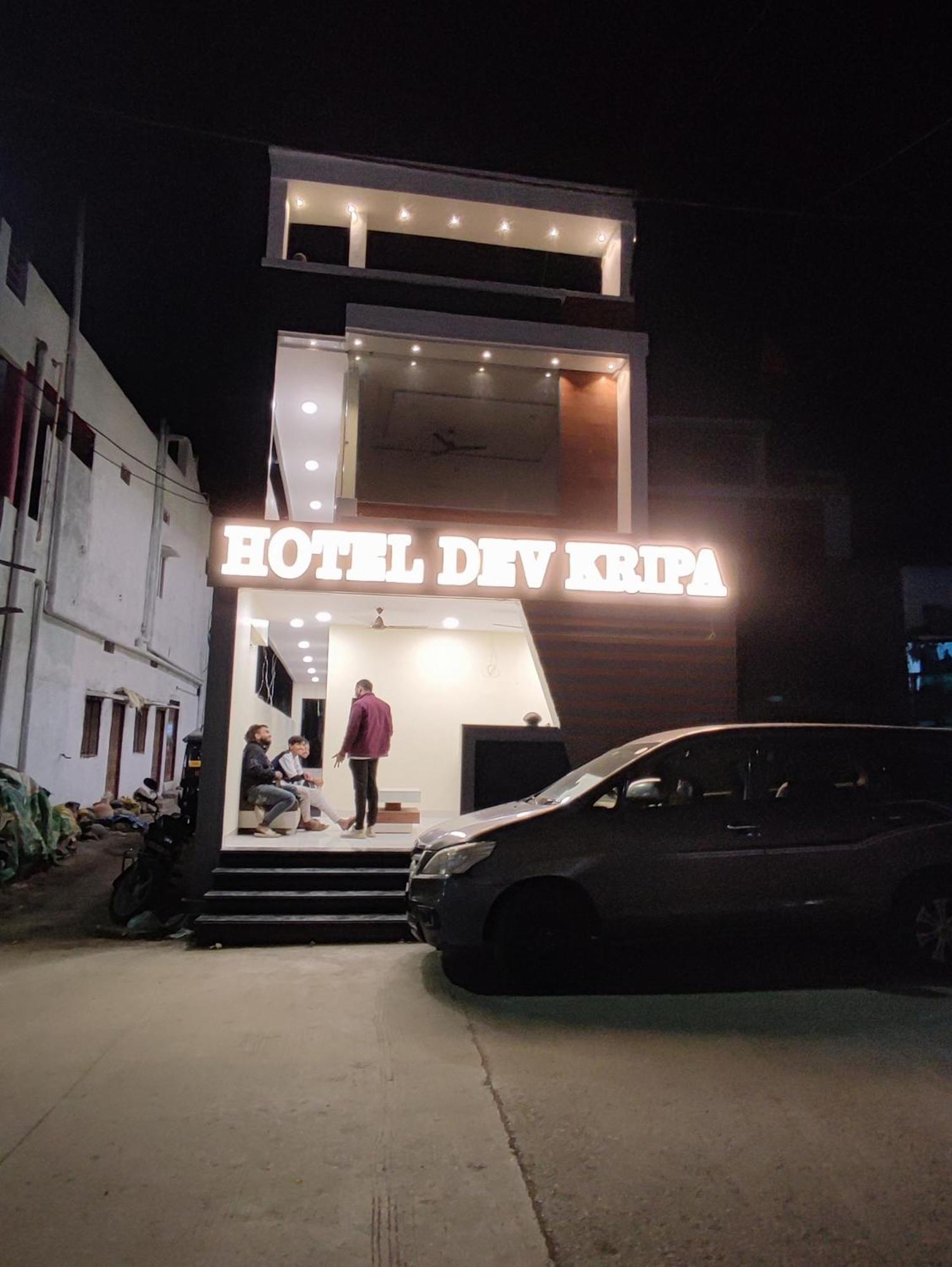 Hotel Dev Kripa 우자인 외부 사진
