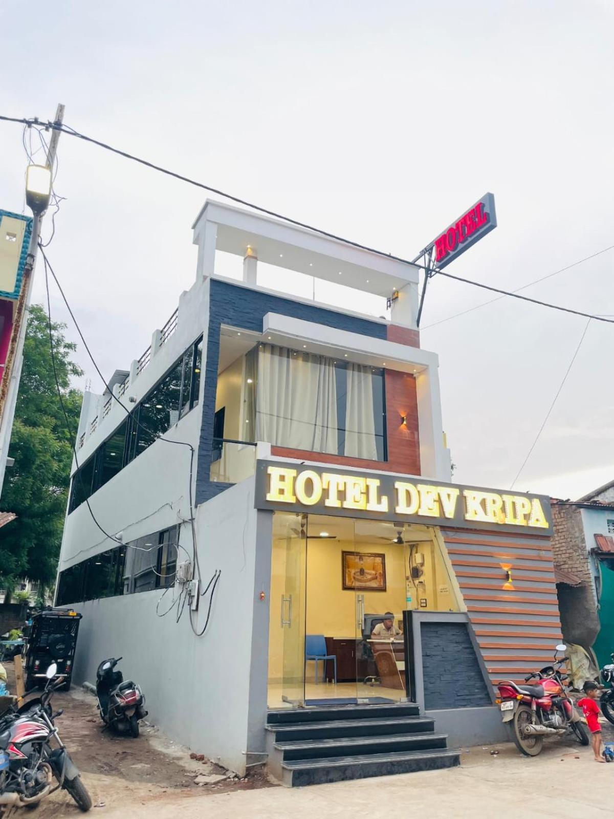 Hotel Dev Kripa 우자인 외부 사진